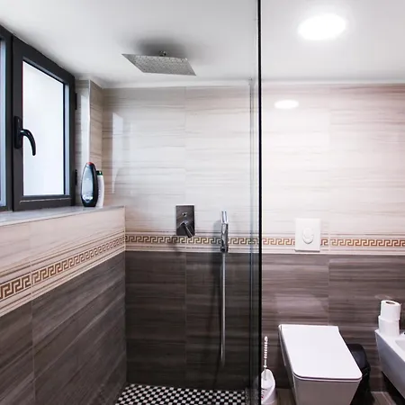 Reve De Hotel Tirana