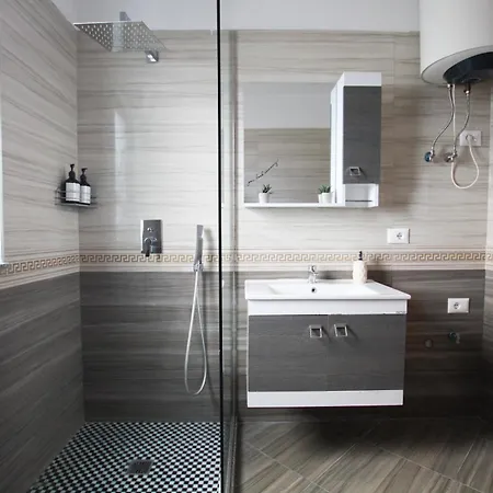 Reve De Hotell Tirana