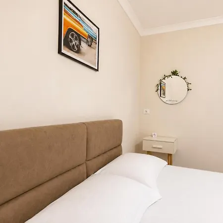 Reve De 3* Tirana