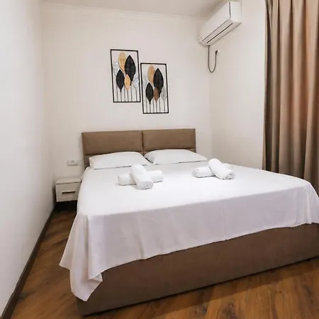 Reve De Hotel Tirana