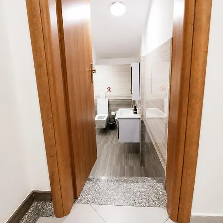 Reve De Hotel Tirana