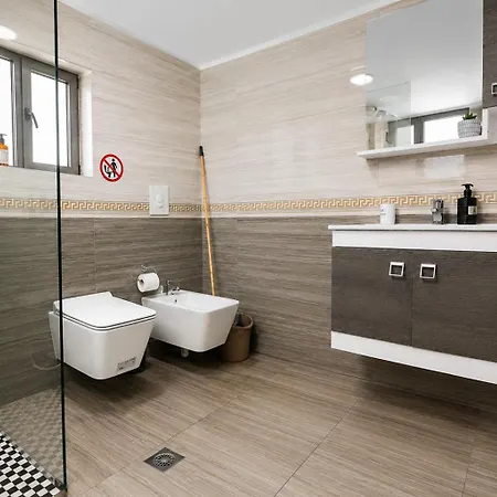 Reve De 3* Tirana
